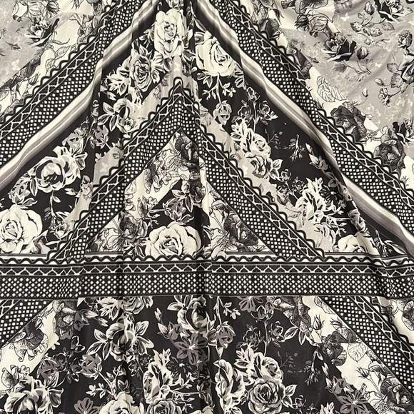 NWOT Floral Lace Tank - Picture 3 of 6